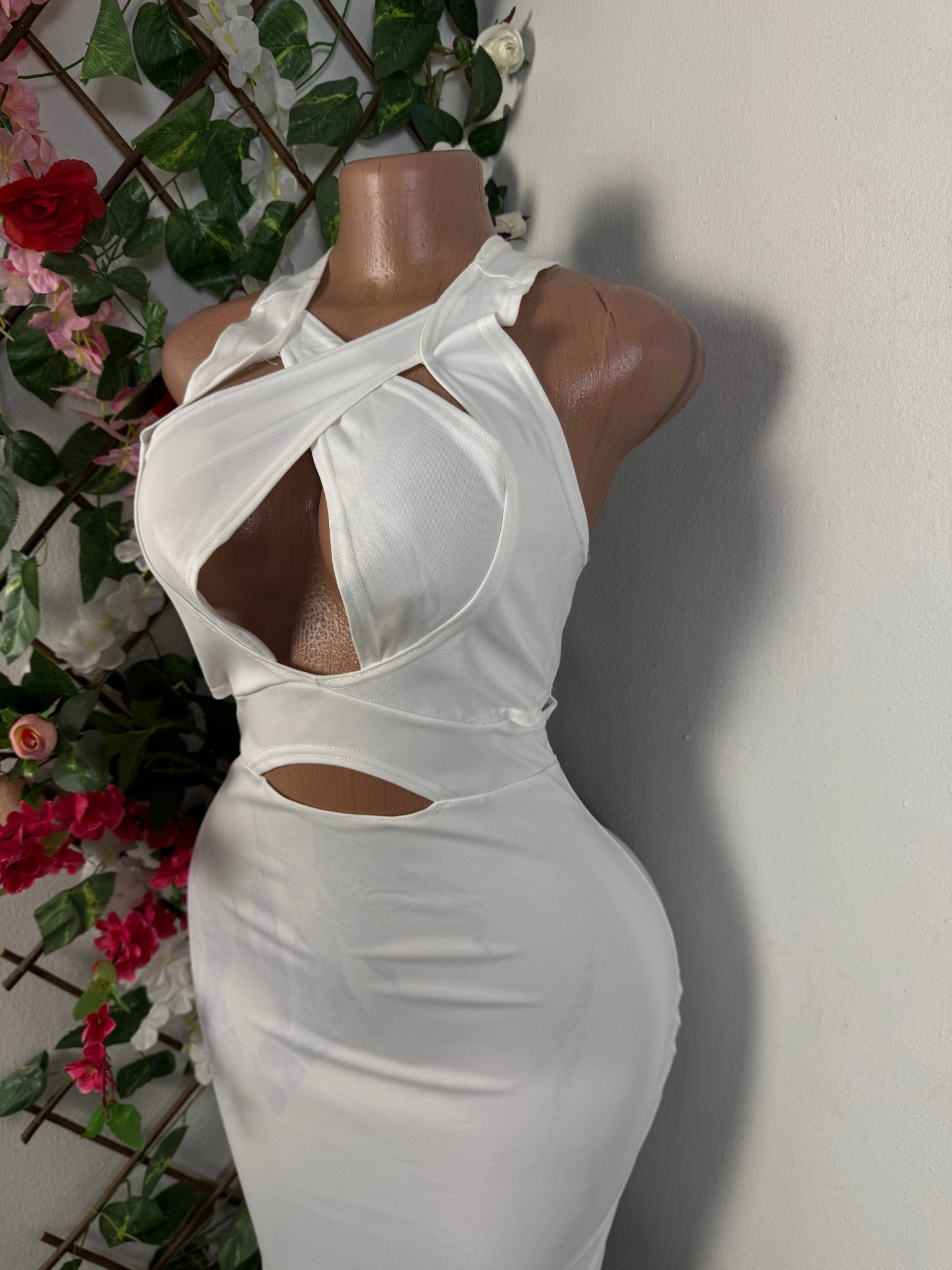Robe moulante dos croisé  - Perluna Store - kinshasa