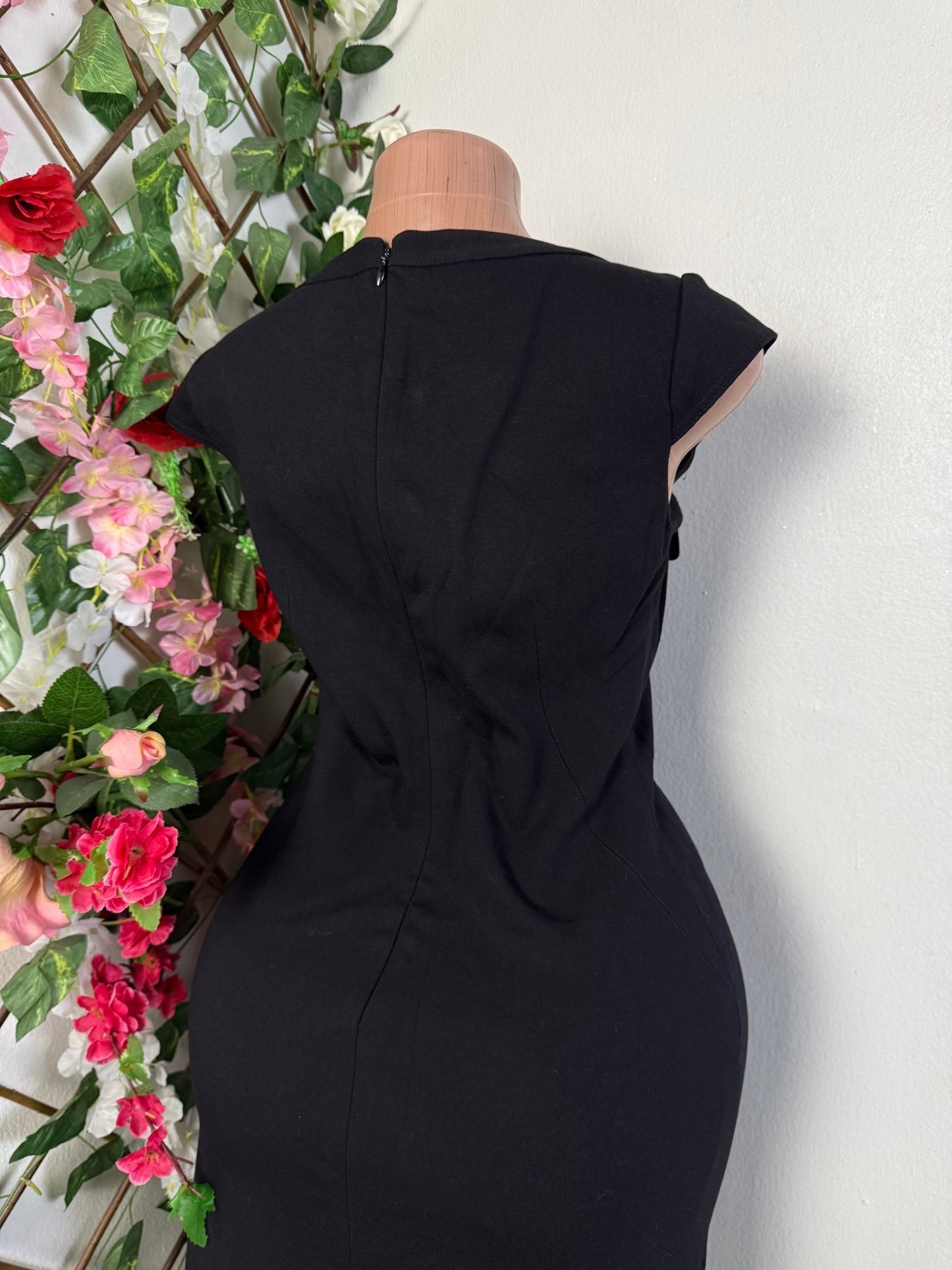 Robe moulante drapé sans manche  - Perluna Store - kinshasa