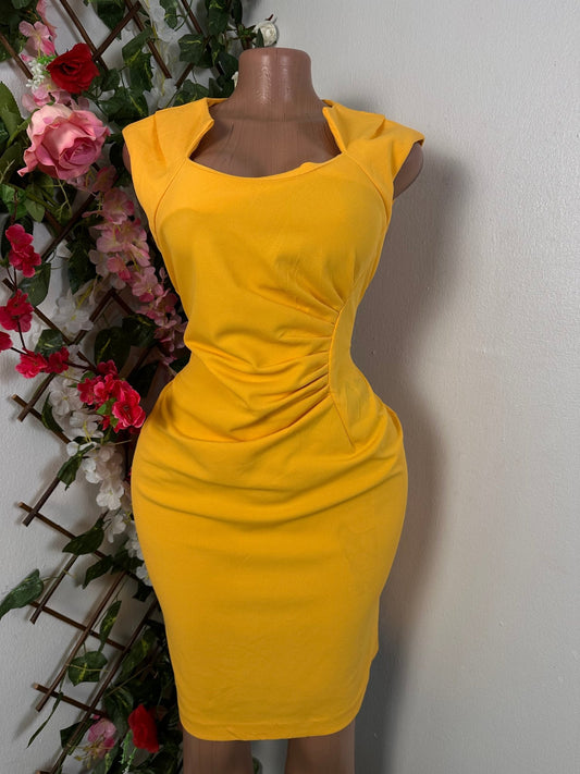 Robe moulante élégante avec un jolie décollecté très particulier - Perluna Store - kinshasa