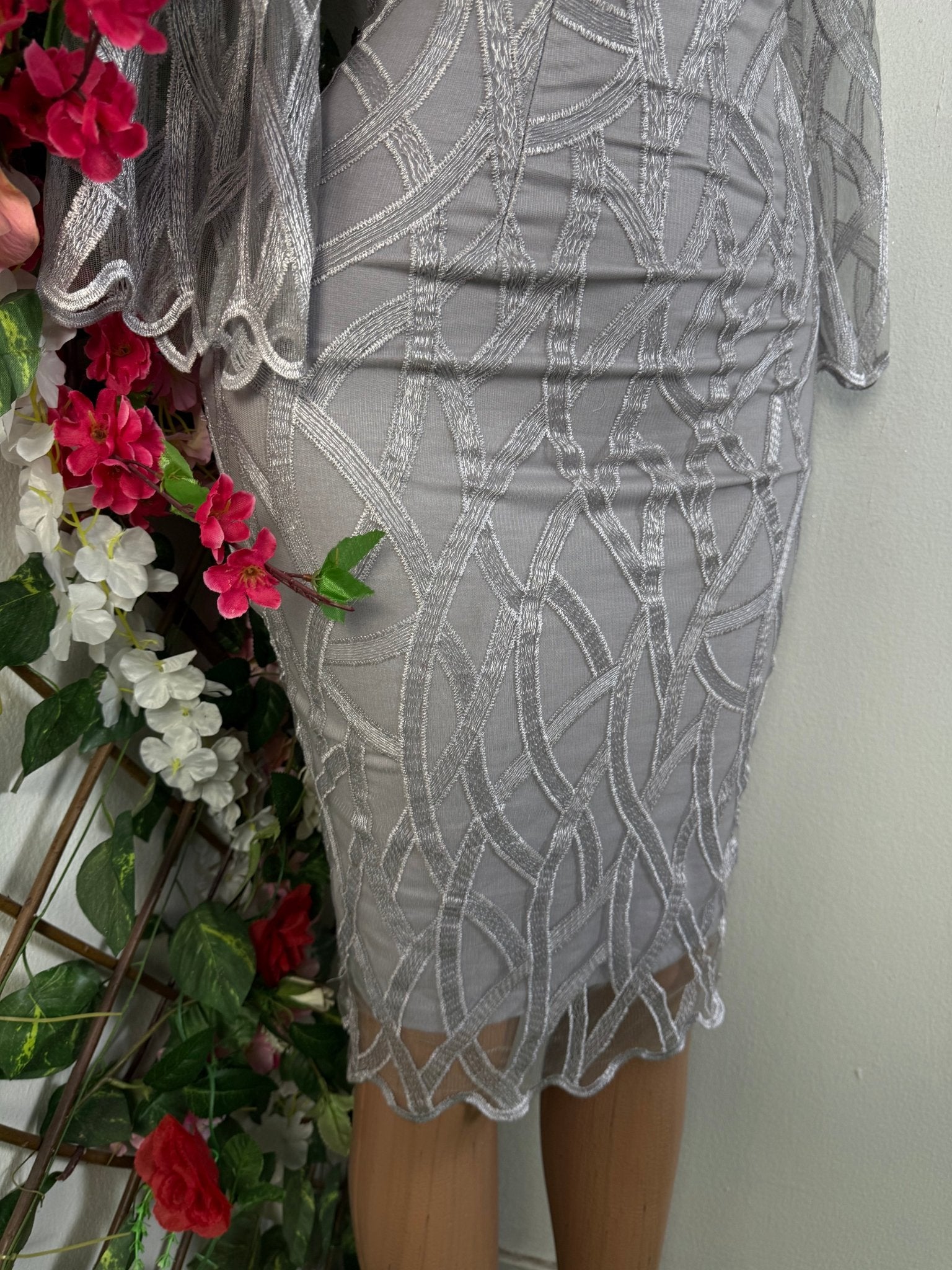 Robe moulante en maille de dentelle - Perluna Store - kinshasa