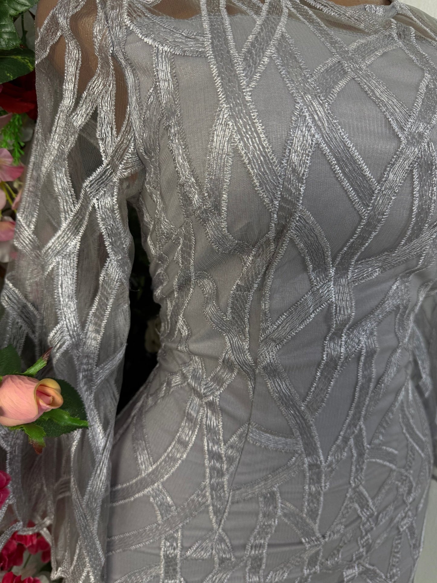 Robe moulante en maille de dentelle - Perluna Store - kinshasa