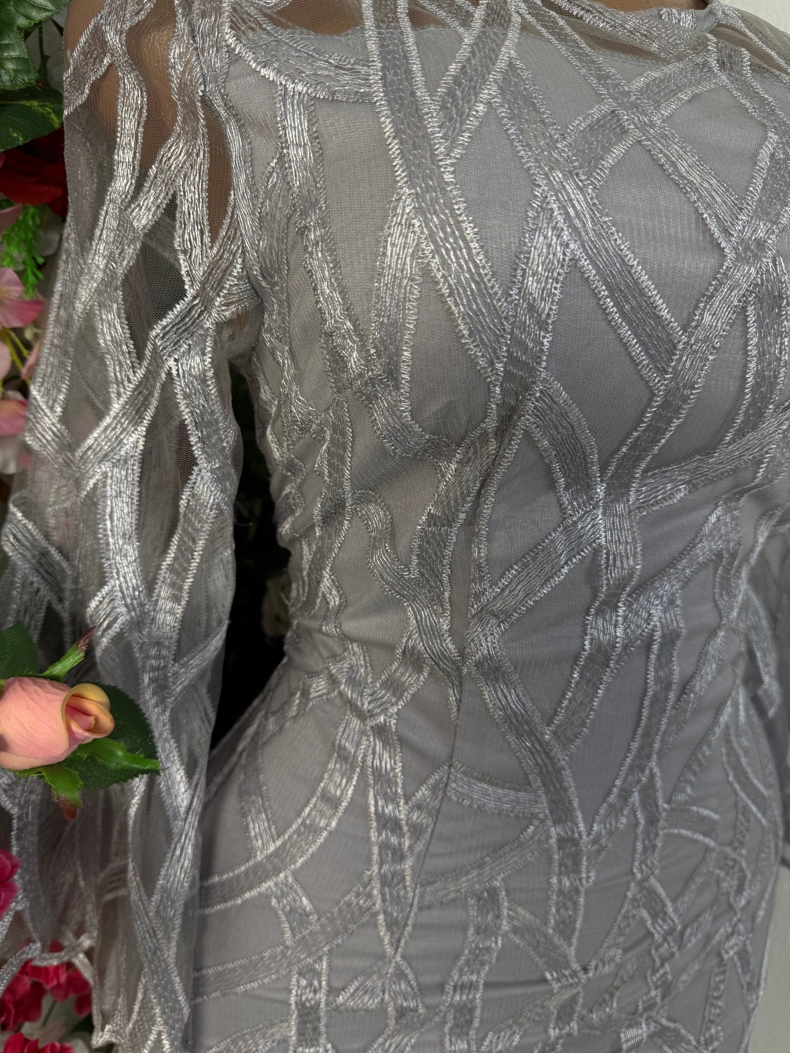 Robe moulante en maille de dentelle - Perluna Store - kinshasa