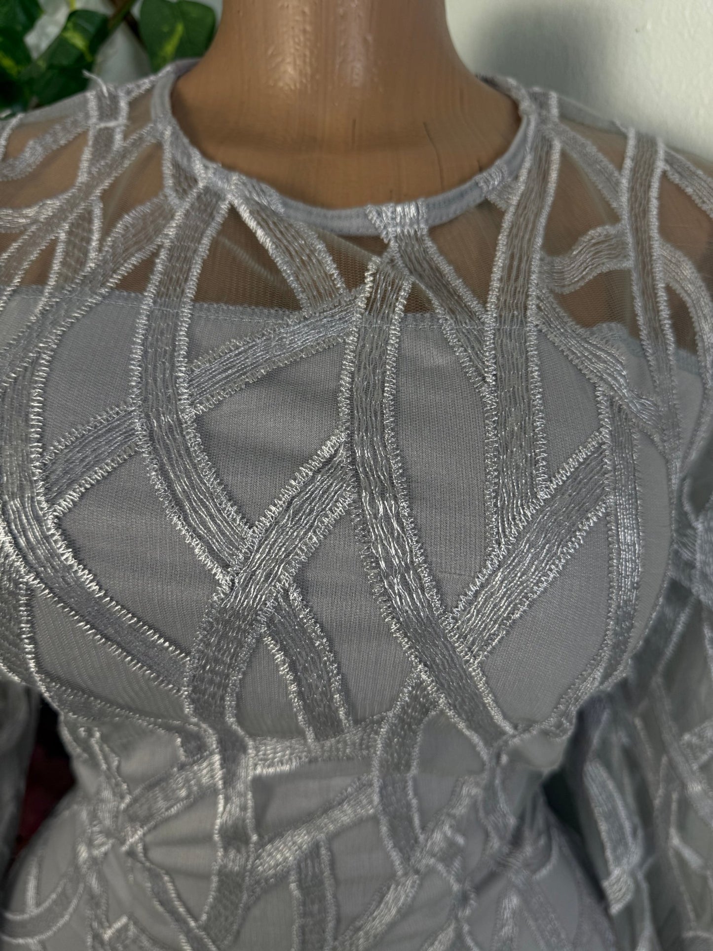 Robe moulante en maille de dentelle - Perluna Store - kinshasa