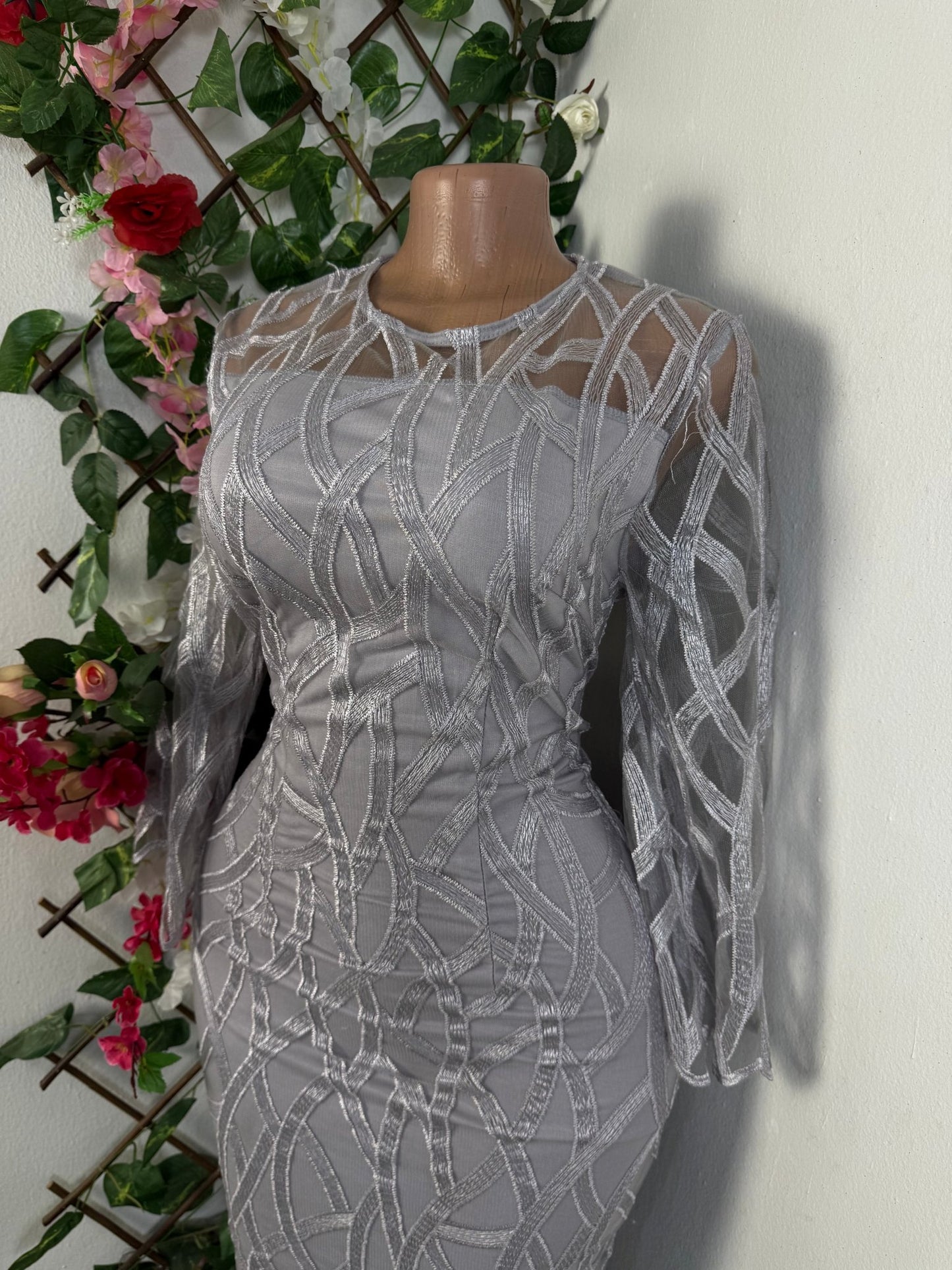 Robe moulante en maille de dentelle - Perluna Store - kinshasa