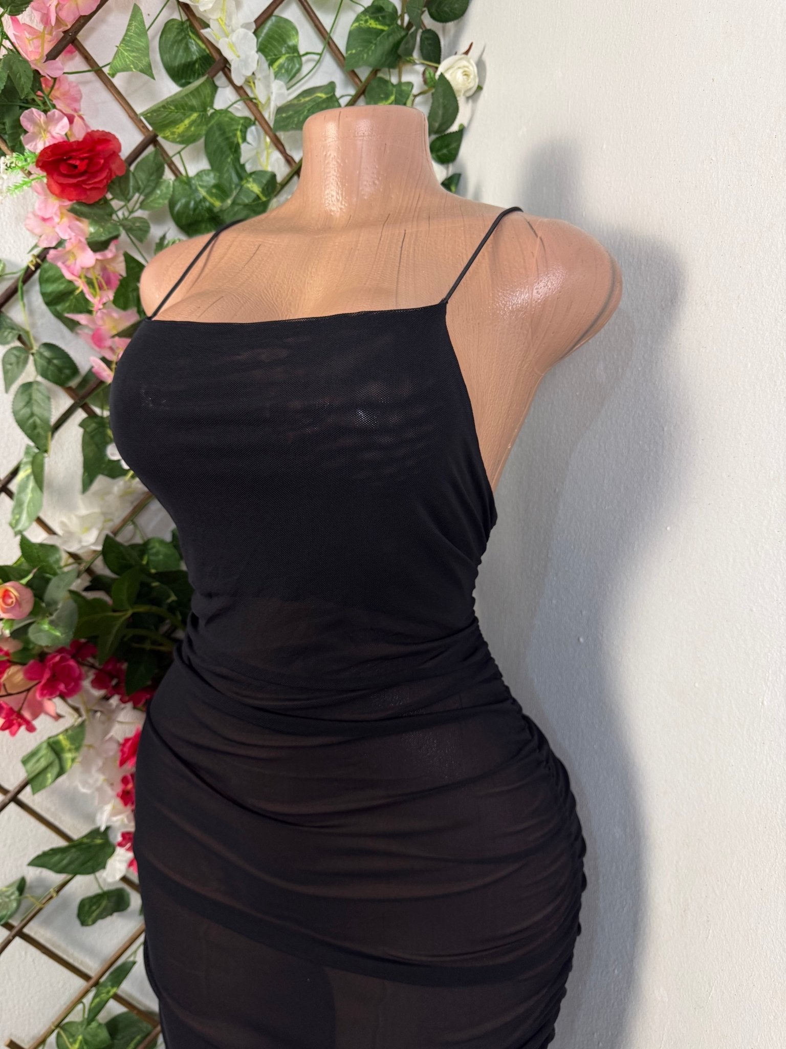 Robe moulante en voile à fine bretelles - Perluna Store - kinshasa