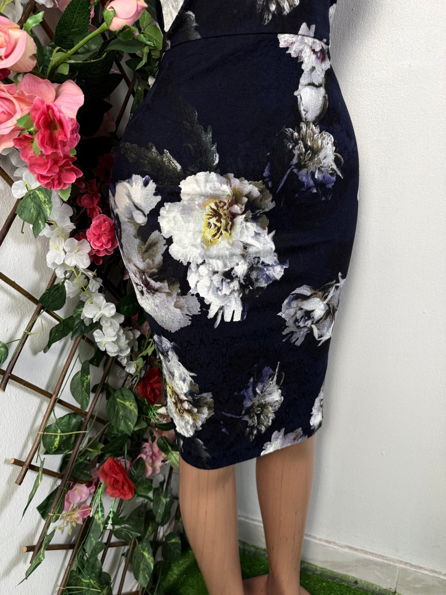 Robe moulante fleurie a fine bretelle - Perluna Store - kinshasa