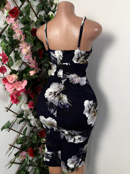 Robe moulante fleurie a fine bretelle - Perluna Store - kinshasa