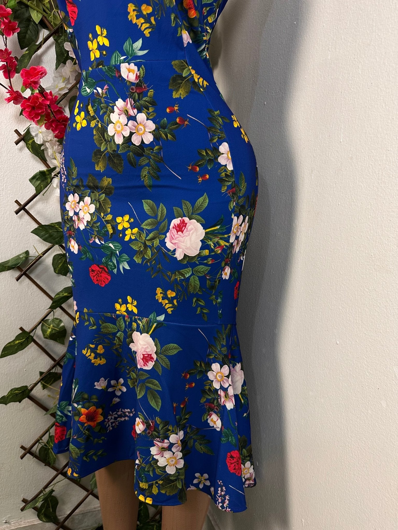 Robe moulante fleurie à ourlet sans manche avec colle rond - Perluna Store - kinshasa