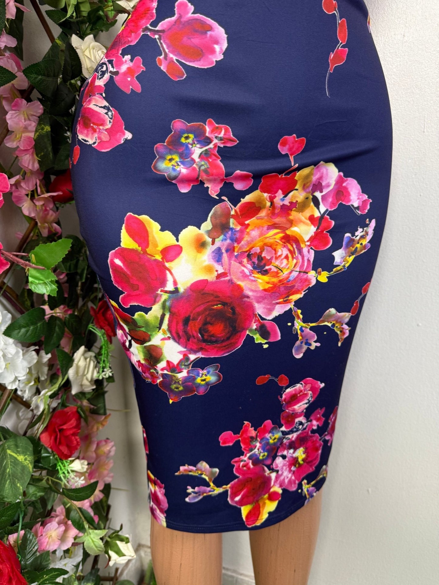 Robe moulante fleurie sans manche - Perluna Store - kinshasa