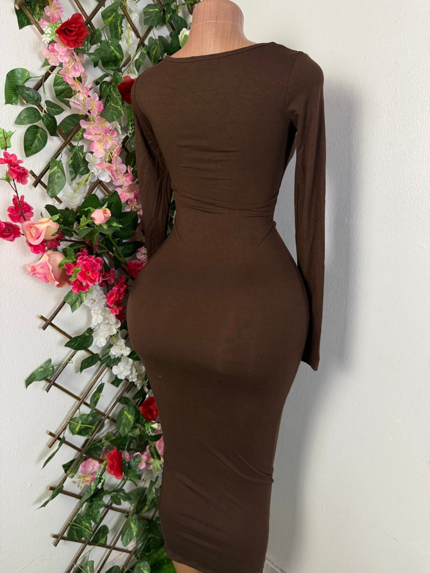 Robe moulante longue colle carrée - Perluna Store - kinshasa