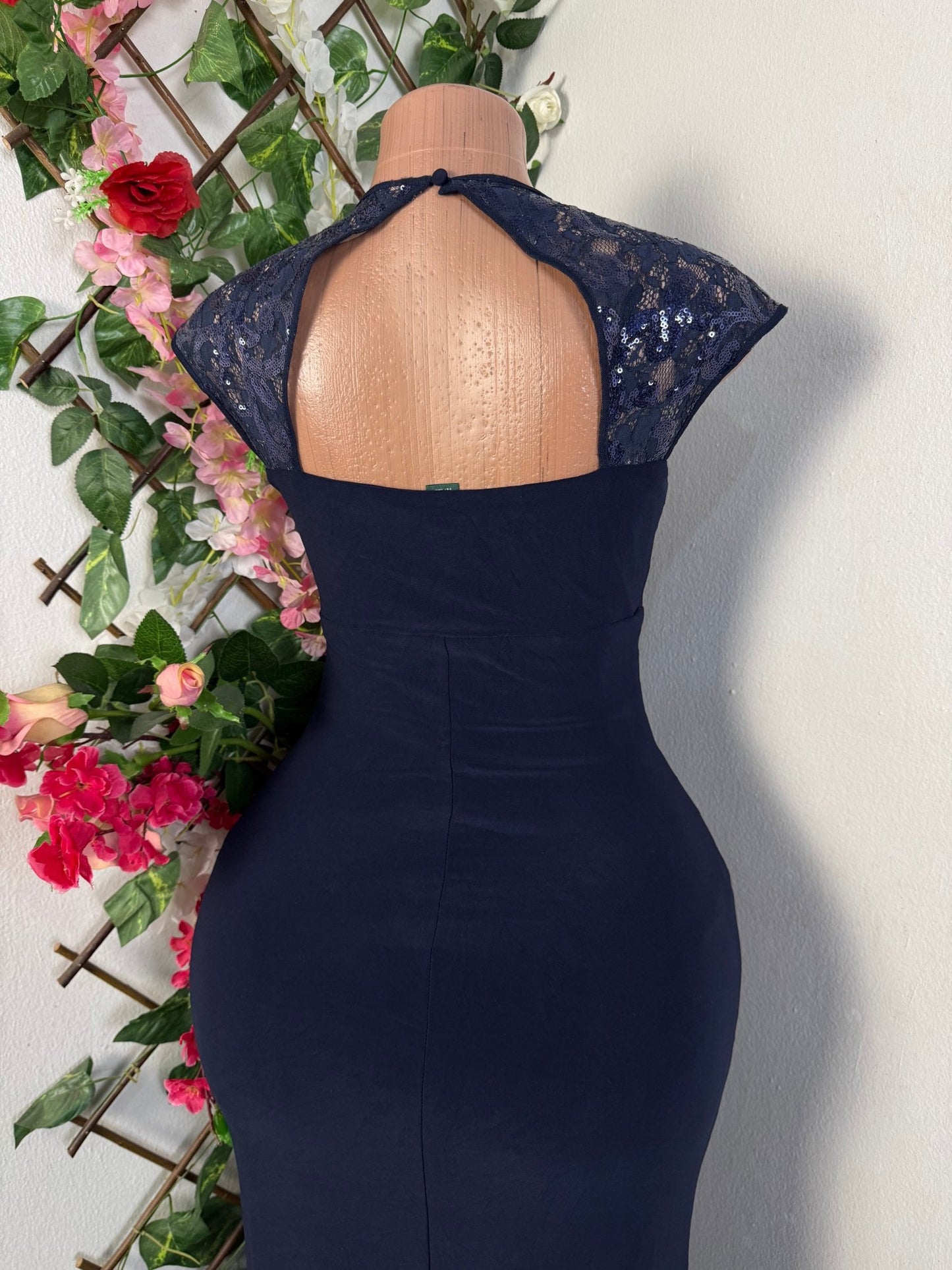 Robe moulante longue colle carré - Perluna Store - kinshasa