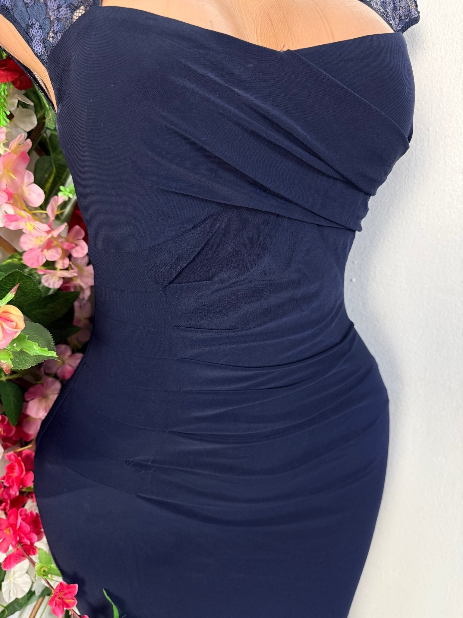 Robe moulante longue colle carré - Perluna Store - kinshasa