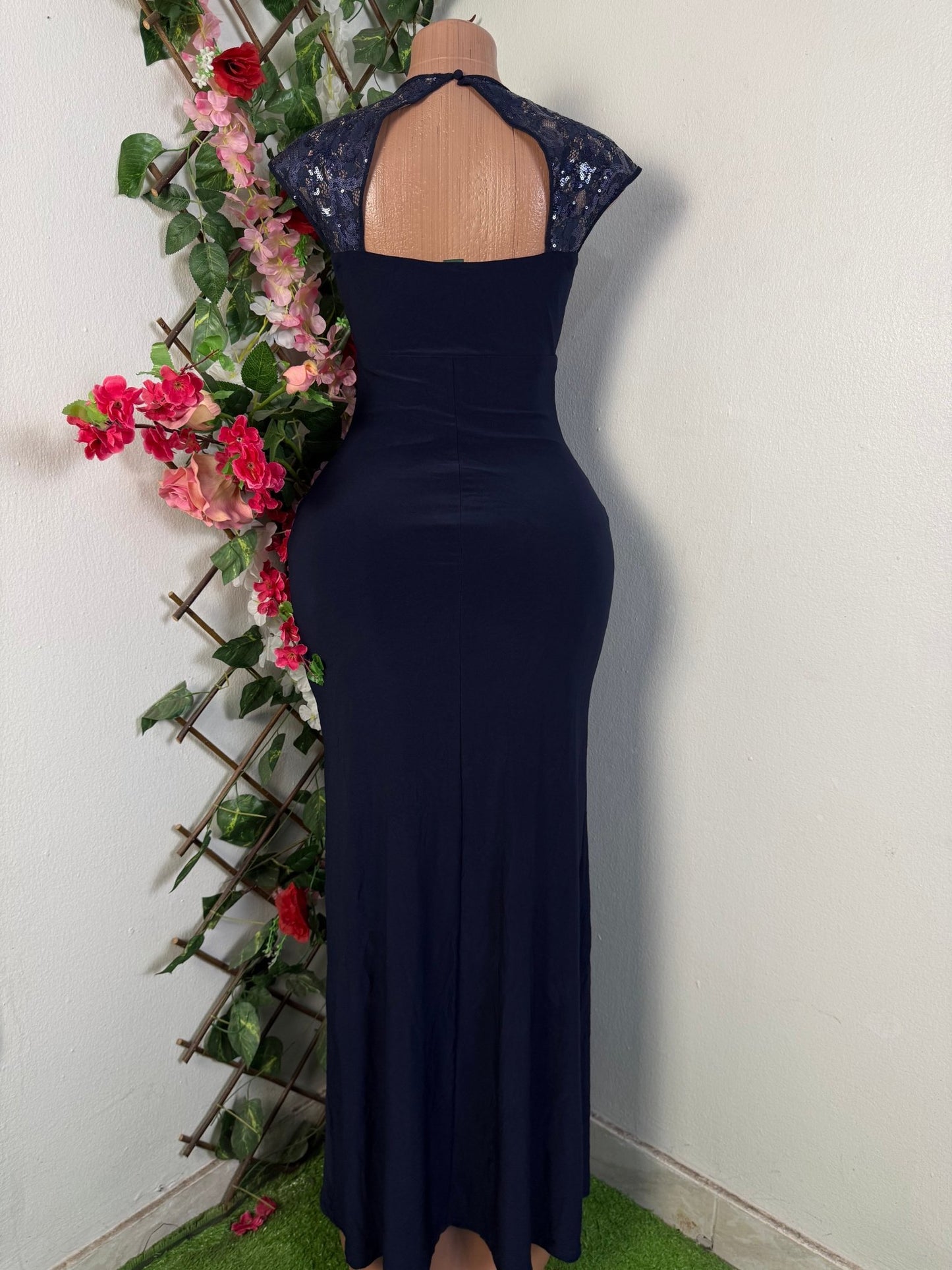Robe moulante longue colle carré - Perluna Store - kinshasa