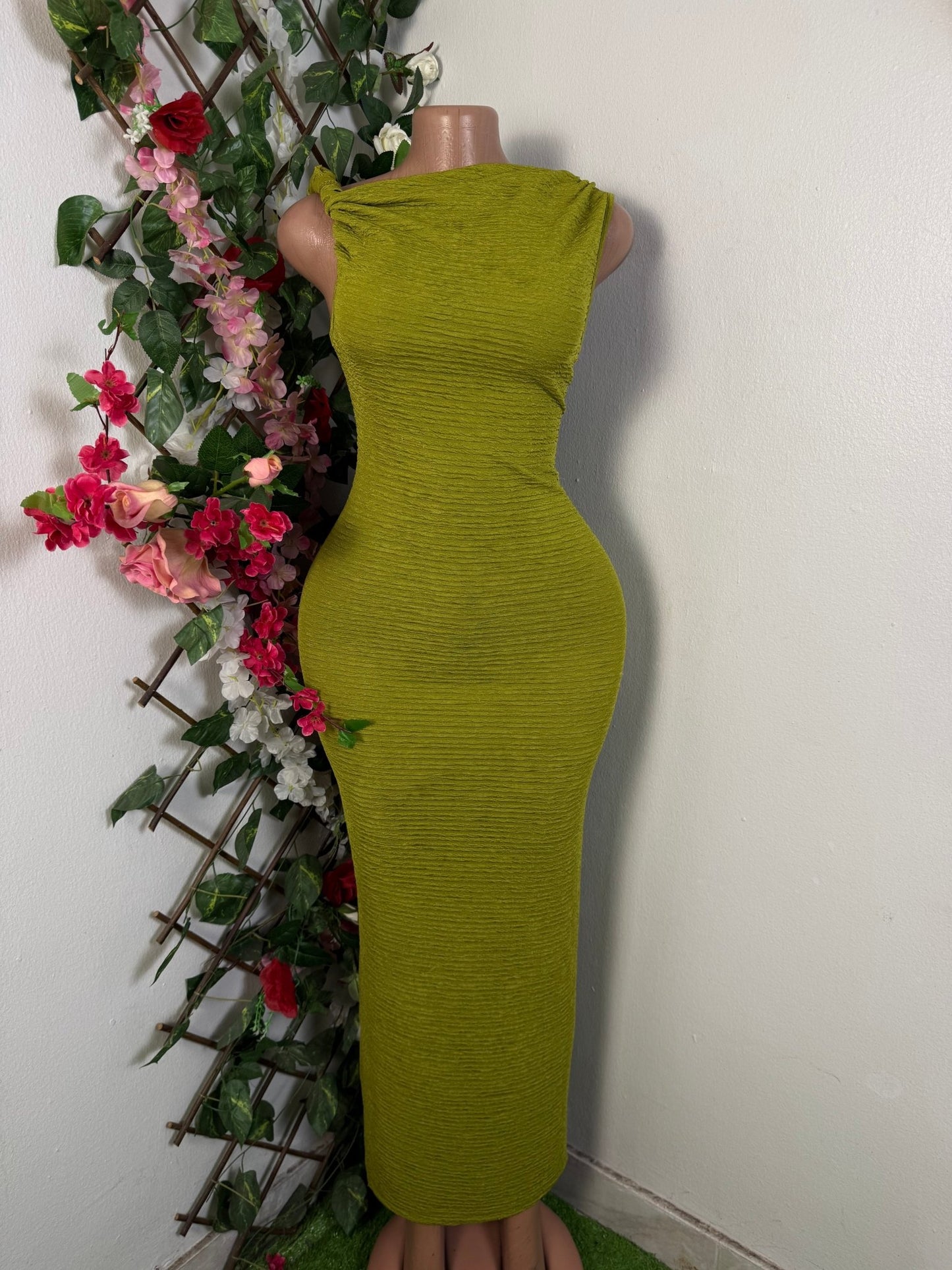 Robe moulante longue une épaule torsader - Perluna Store - kinshasa