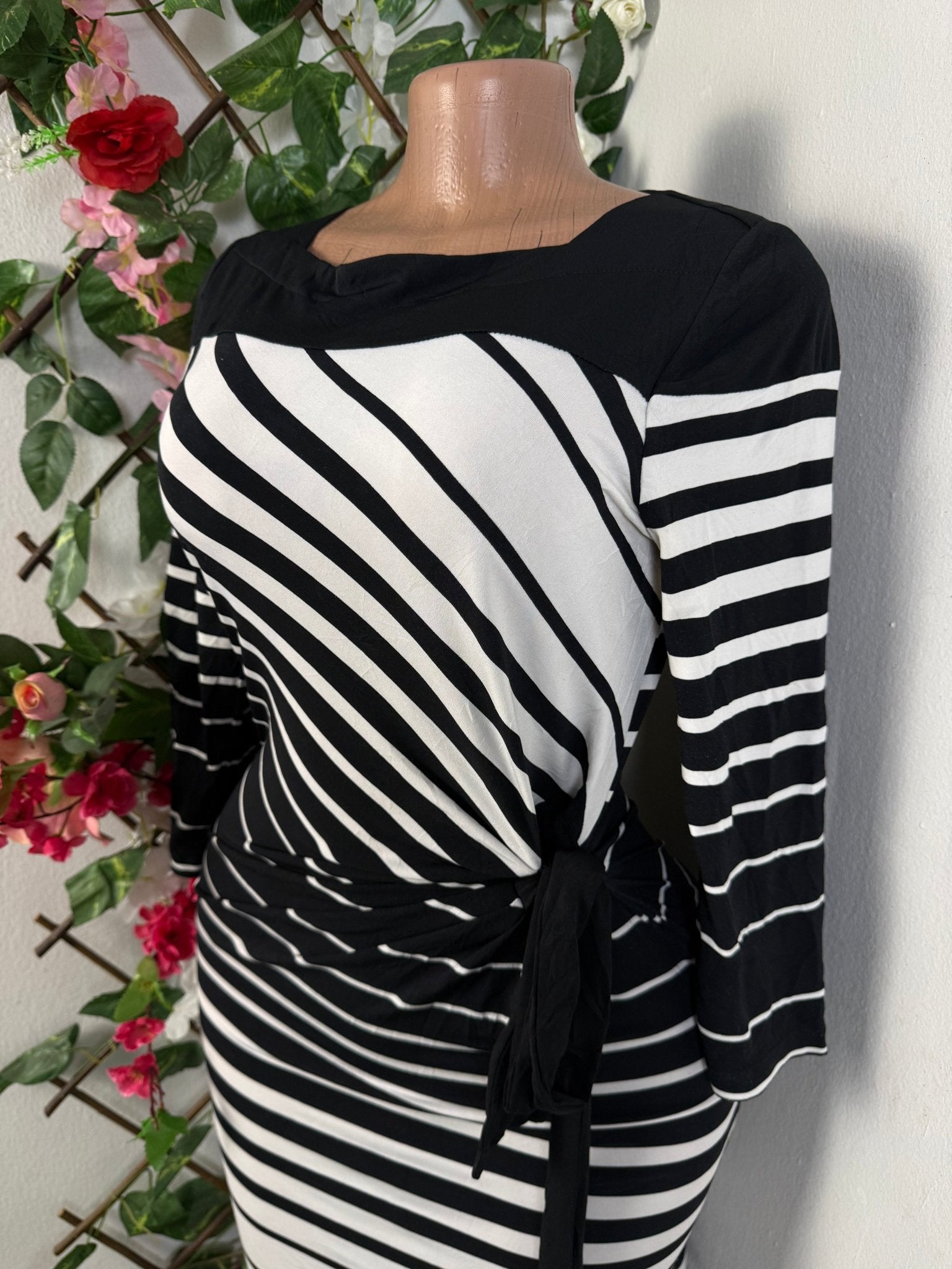 Robe moulante manche courte cintré - Perluna Store - kinshasa