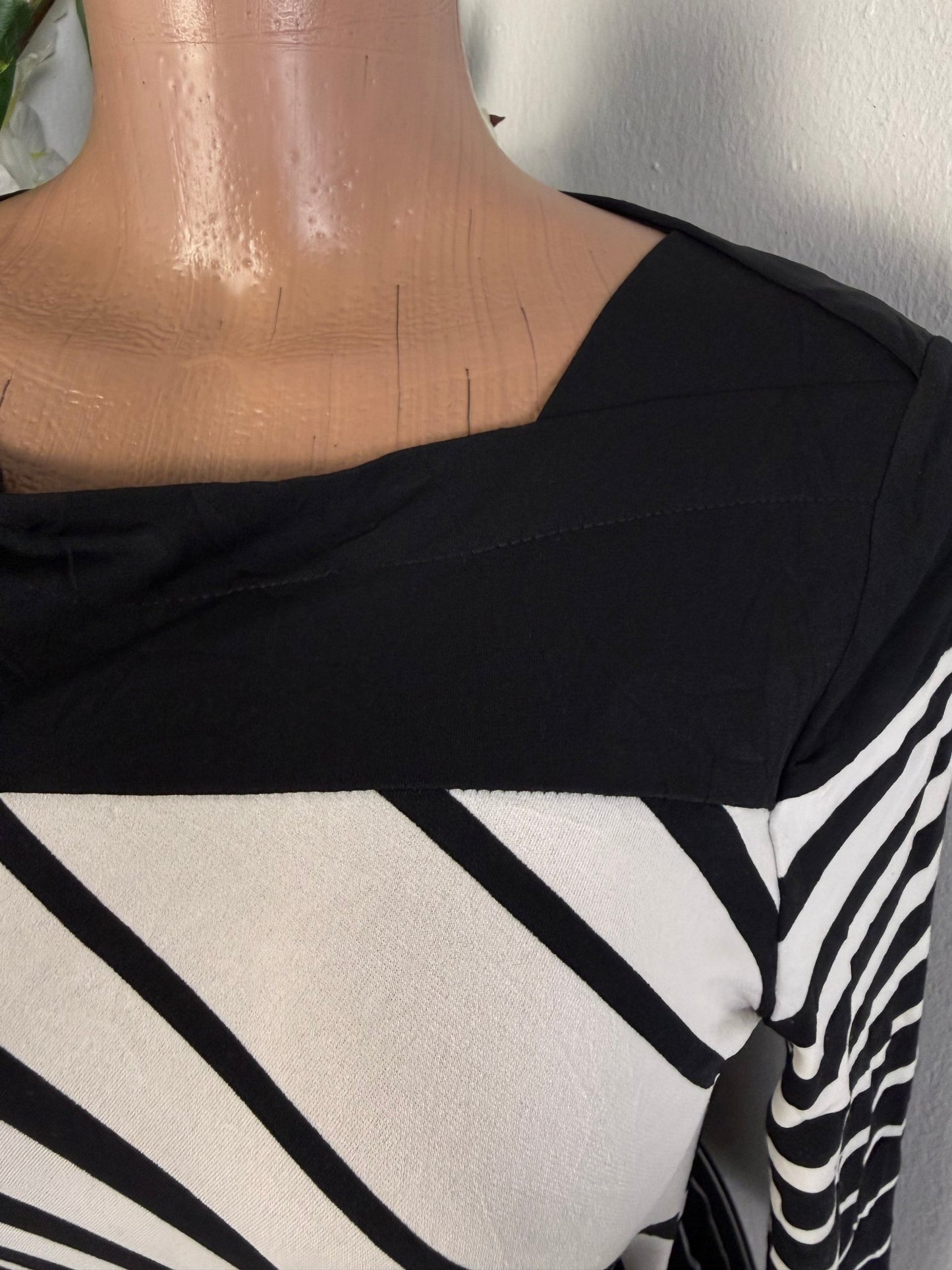 Robe moulante manche courte cintré - Perluna Store - kinshasa