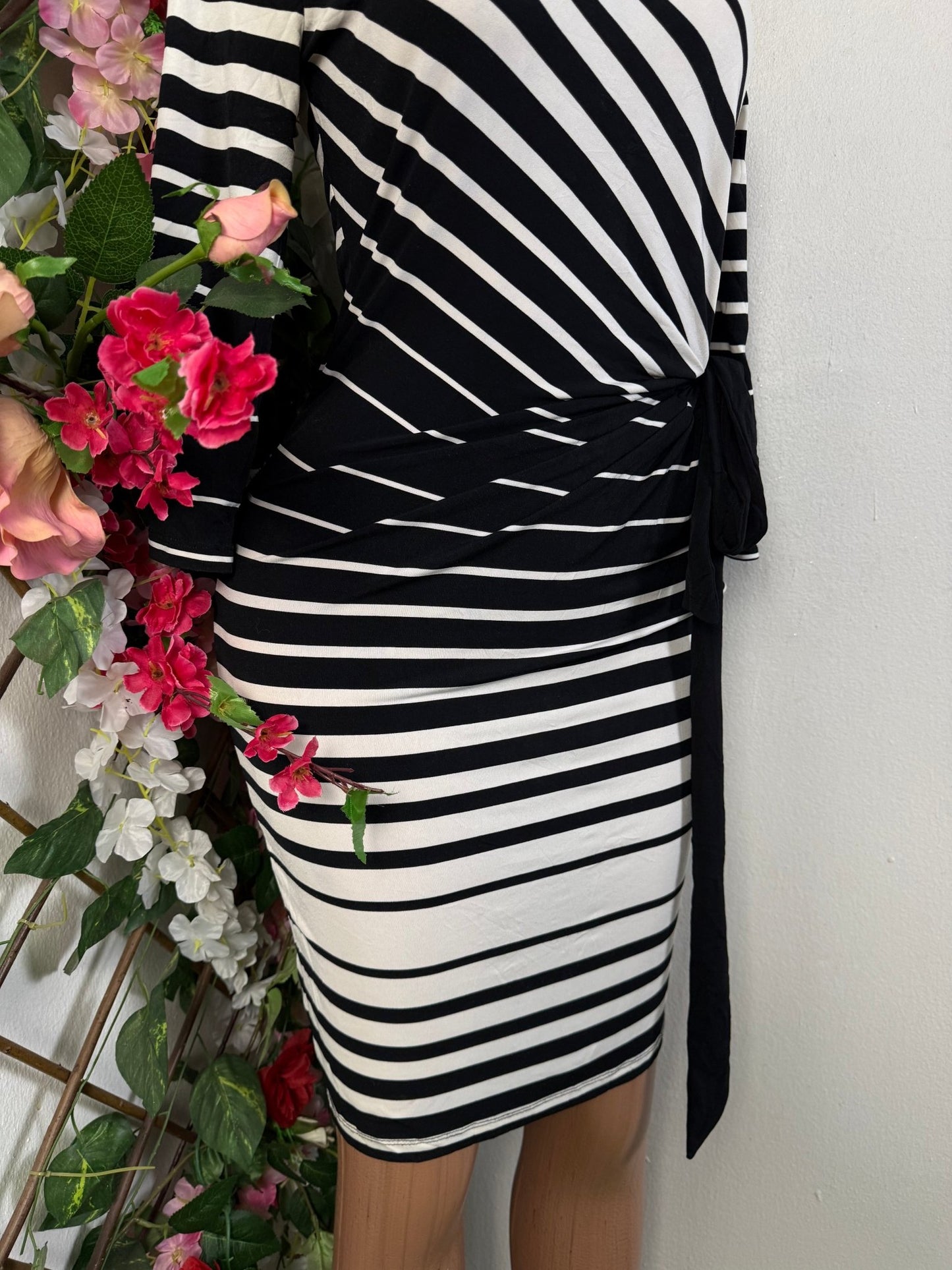Robe moulante manche courte cintré - Perluna Store - kinshasa