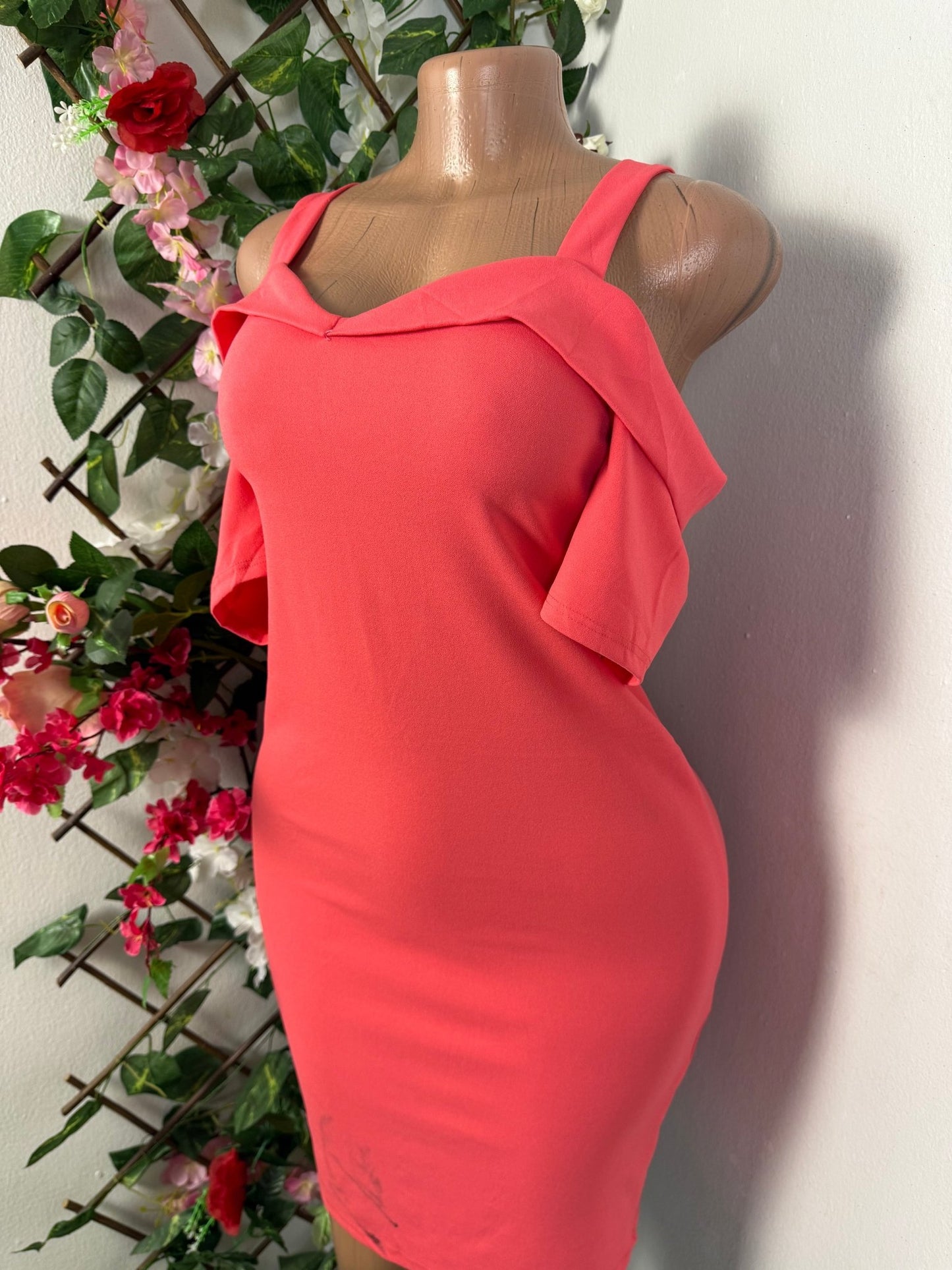 Robe moulante manche courte épaule dénudées - Perluna Store - kinshasa