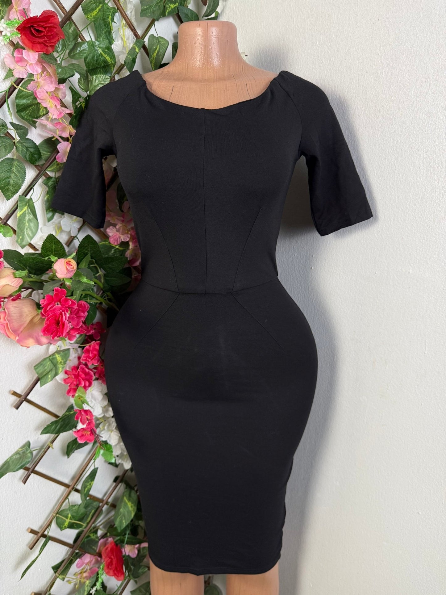 Robe moulante manche courte  - Perluna Store - kinshasa
