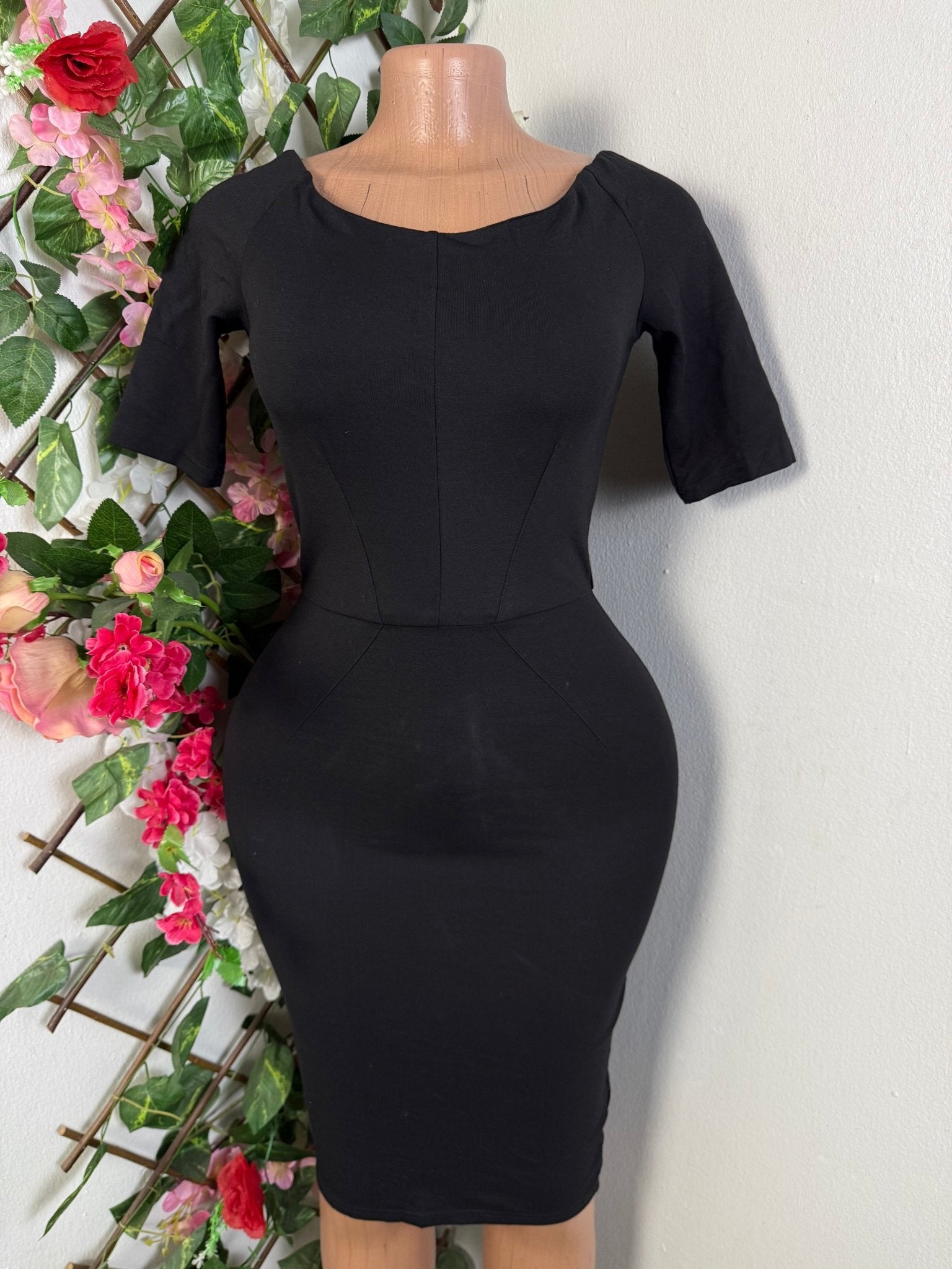 Robe moulante manche courte  - Perluna Store - kinshasa