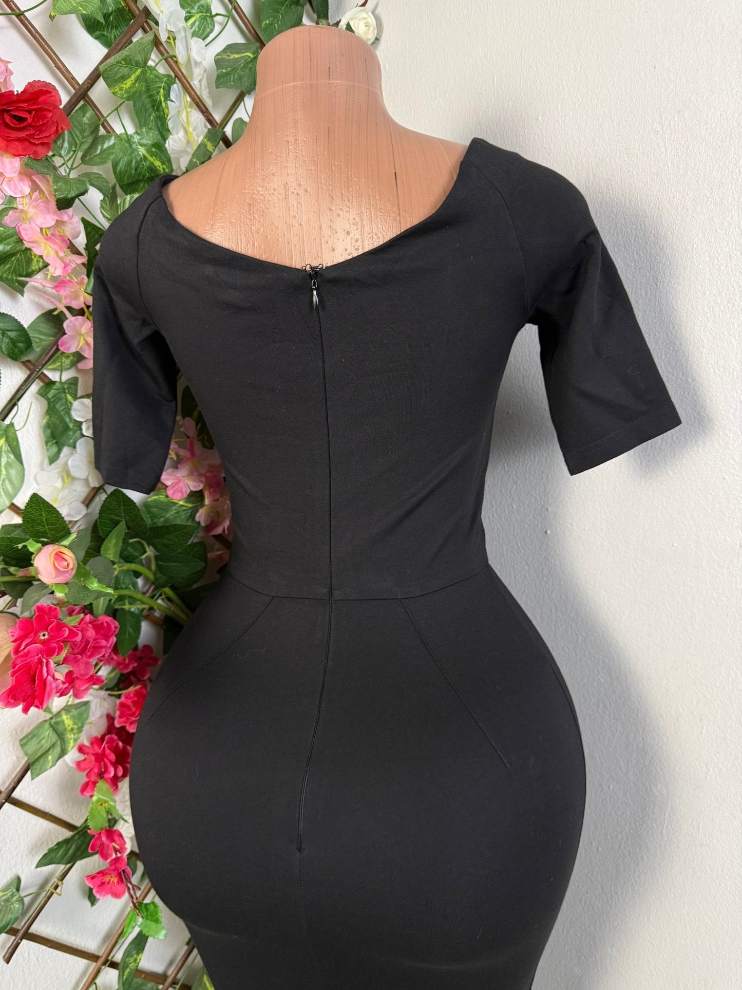 Robe moulante manche courte  - Perluna Store - kinshasa