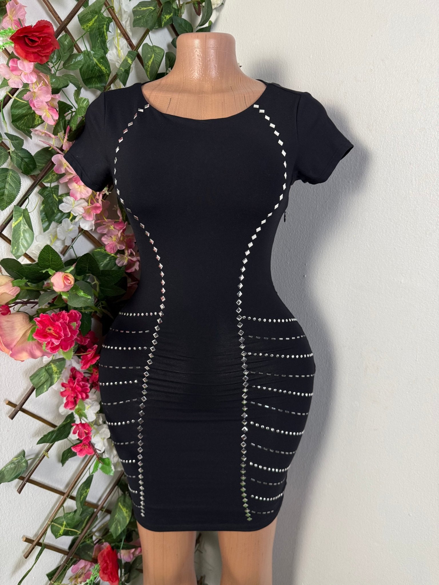 Robe moulante manche courte  - Perluna Store - kinshasa