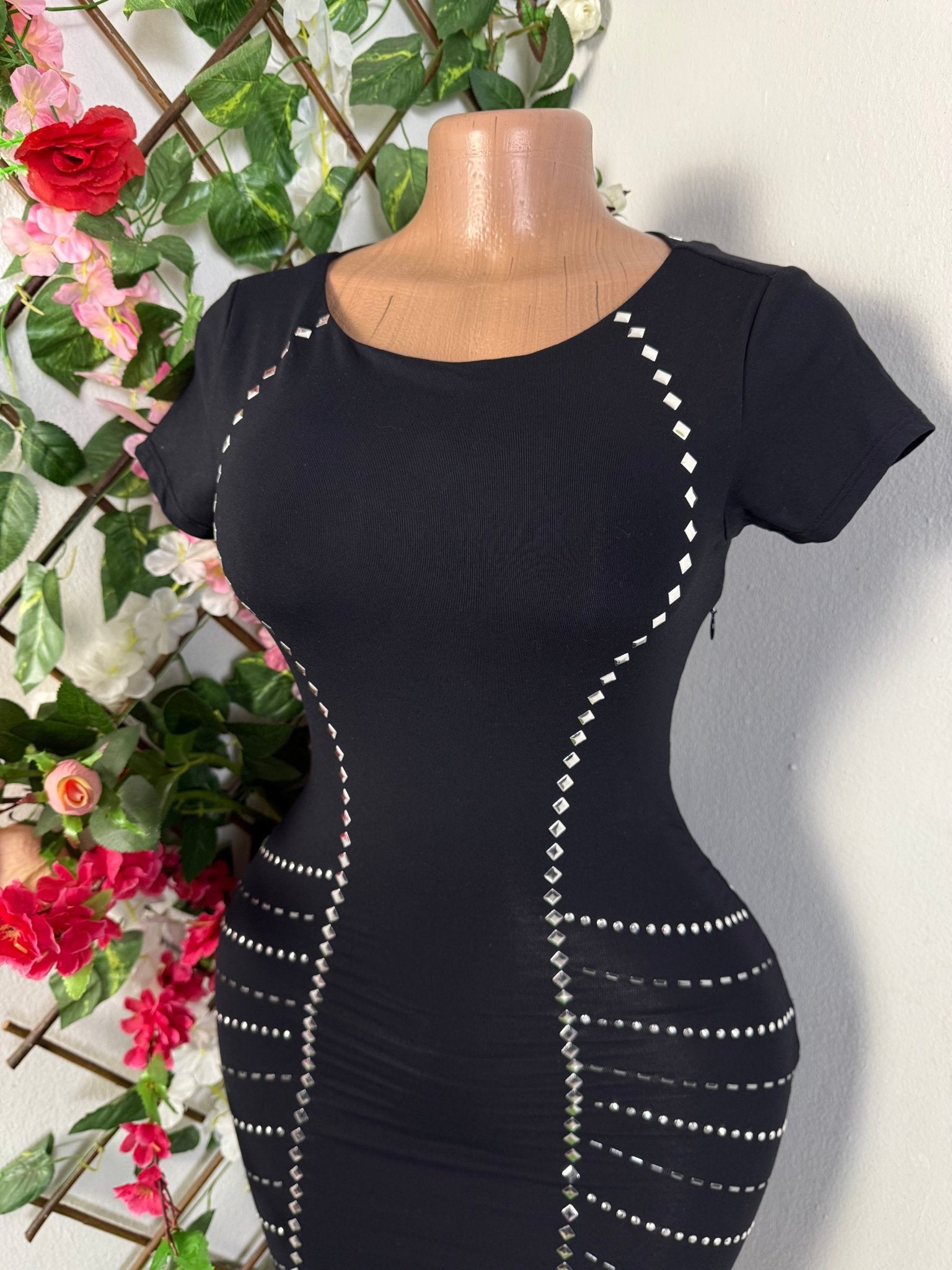 Robe moulante manche courte  - Perluna Store - kinshasa