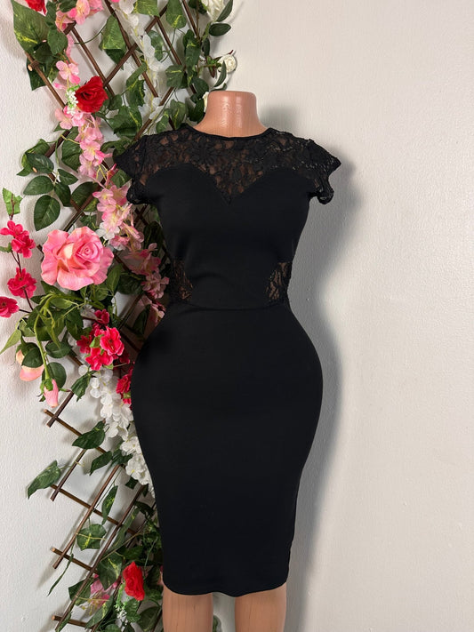 Robe moulante mi longue décollecté et dos en dentelle voilé - Perluna Store - kinshasa