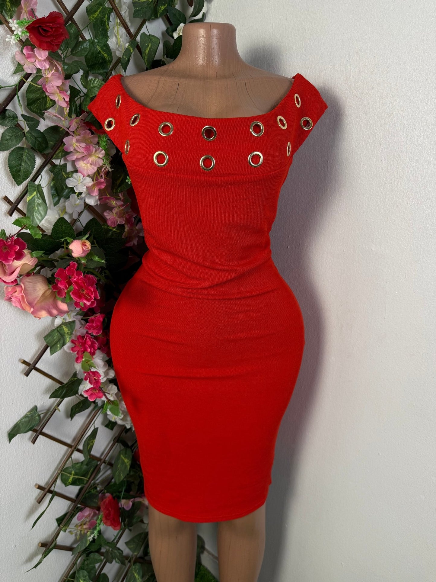 Robe moulante mi longue décolleté bateau - Perluna Store - kinshasa