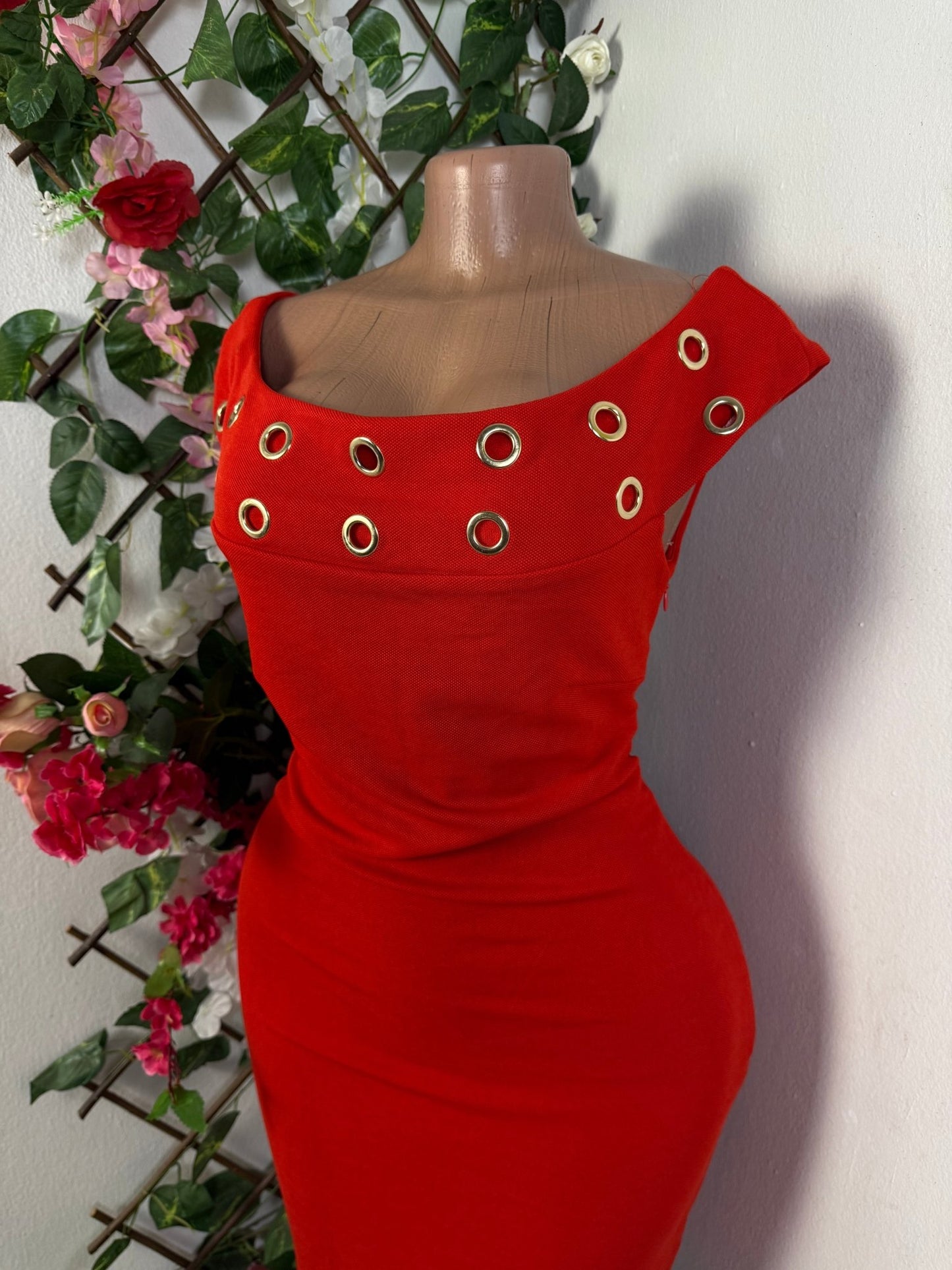 Robe moulante mi longue décolleté bateau - Perluna Store - kinshasa