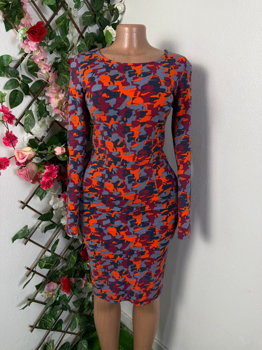 Robe moulante mi longue dos en v - Perluna Store - kinshasa