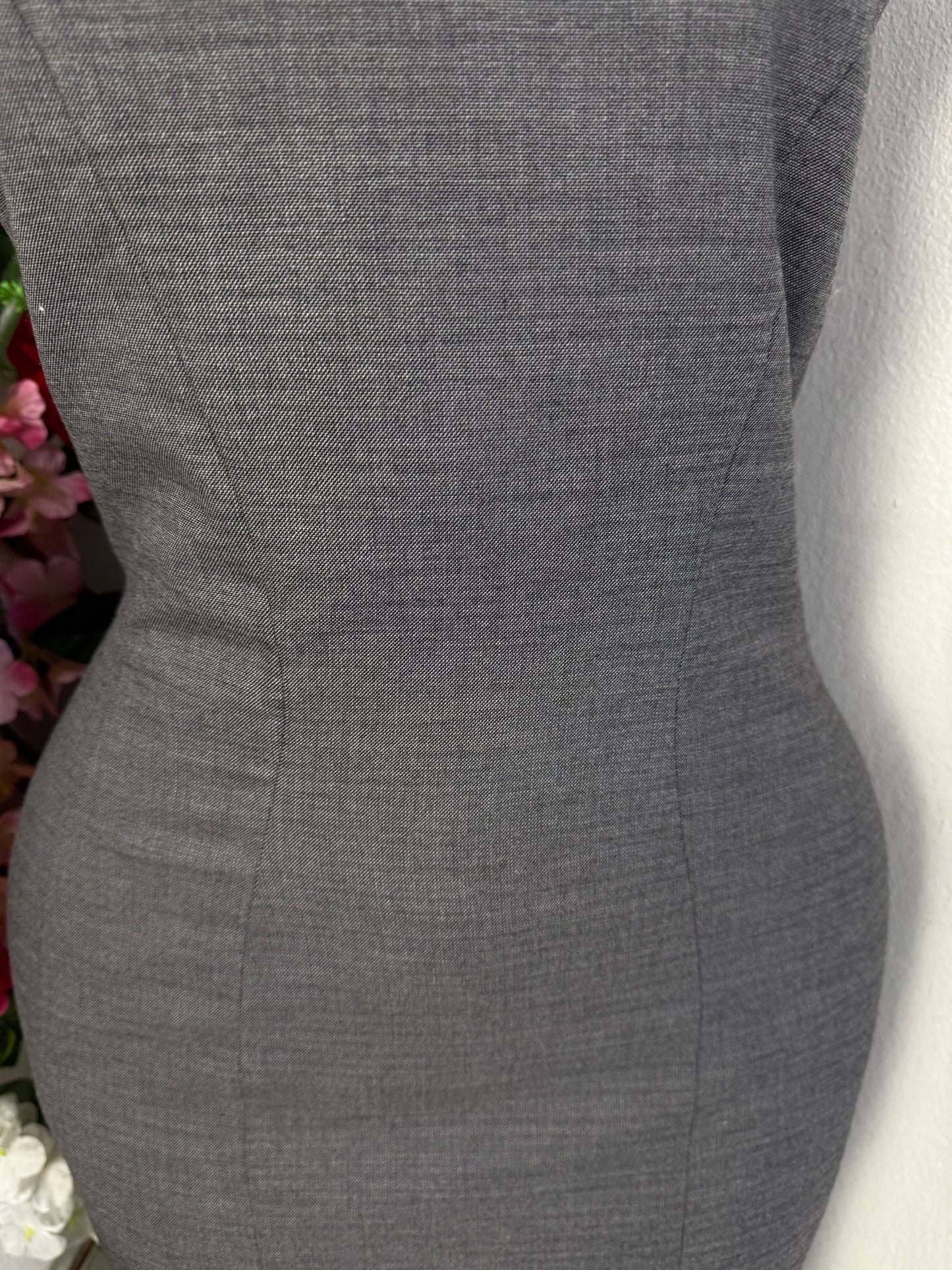Robe moulante mi longue sans manche - Perluna Store - kinshasa