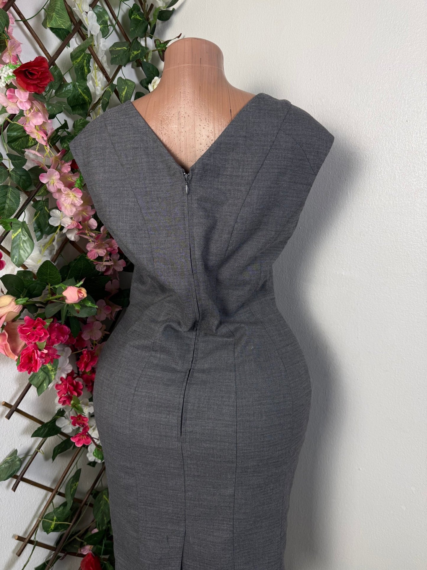 Robe moulante mi longue sans manche - Perluna Store - kinshasa