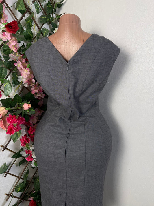 Robe moulante mi longue sans manche - Perluna Store - kinshasa