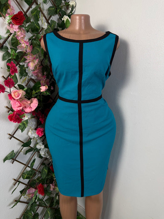 Robe moulante mi longue sans manche - Perluna Store - kinshasa