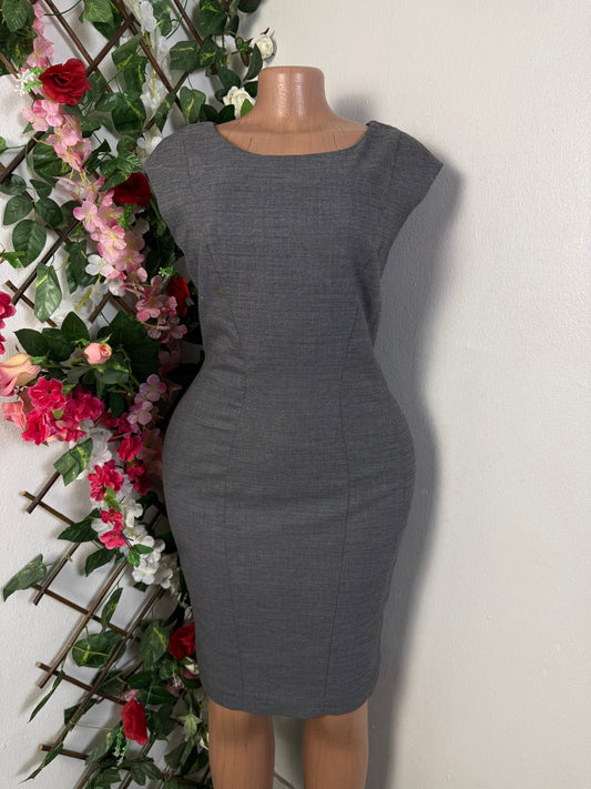 Robe moulante mi longue sans manche - Perluna Store - kinshasa