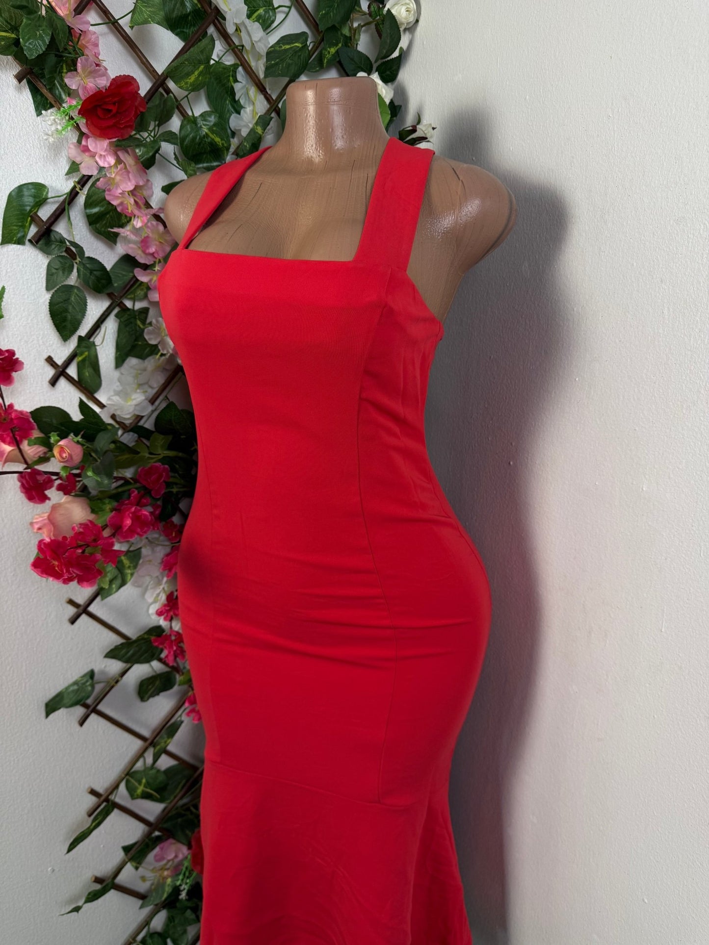 Robe moulante sans manche a ourlet - Perluna Store - kinshasa