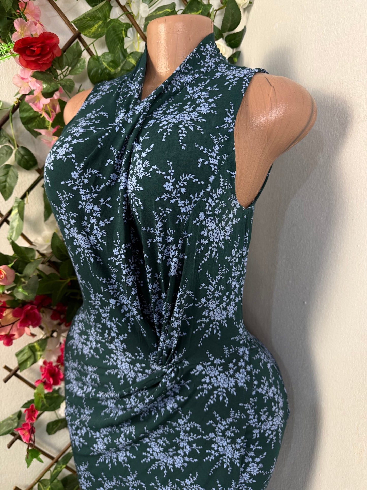 Robe moulante sans manche colle haut - Perluna Store - kinshasa