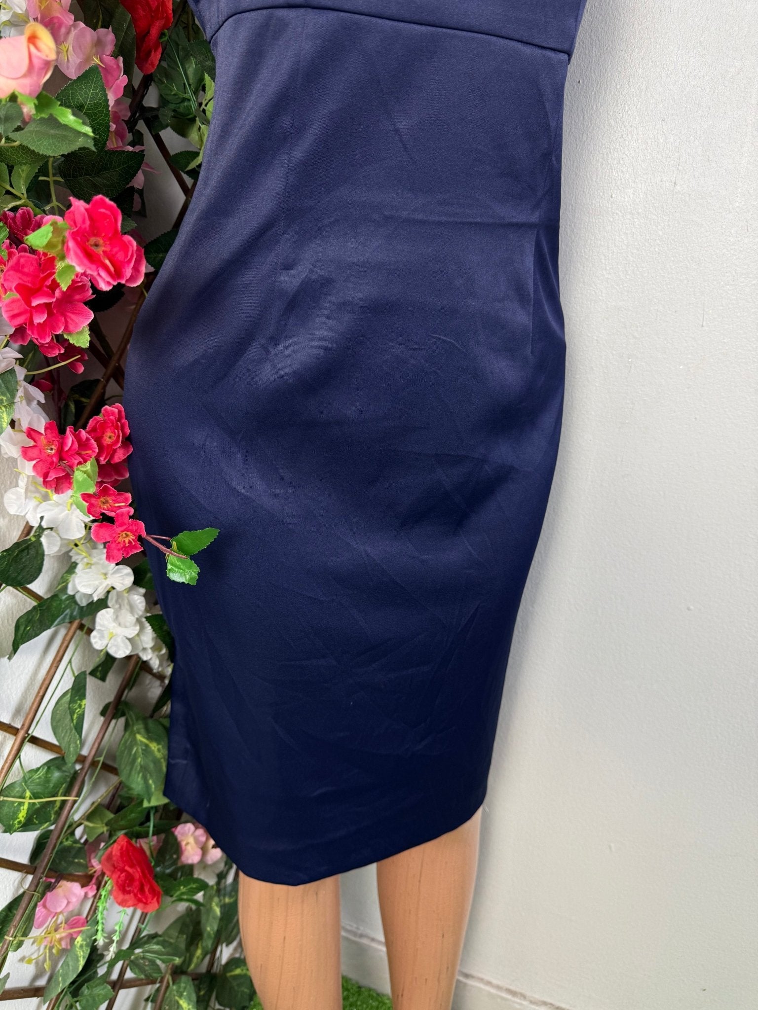 Robe moulante sans manche décolleté carré - Perluna Store - kinshasa