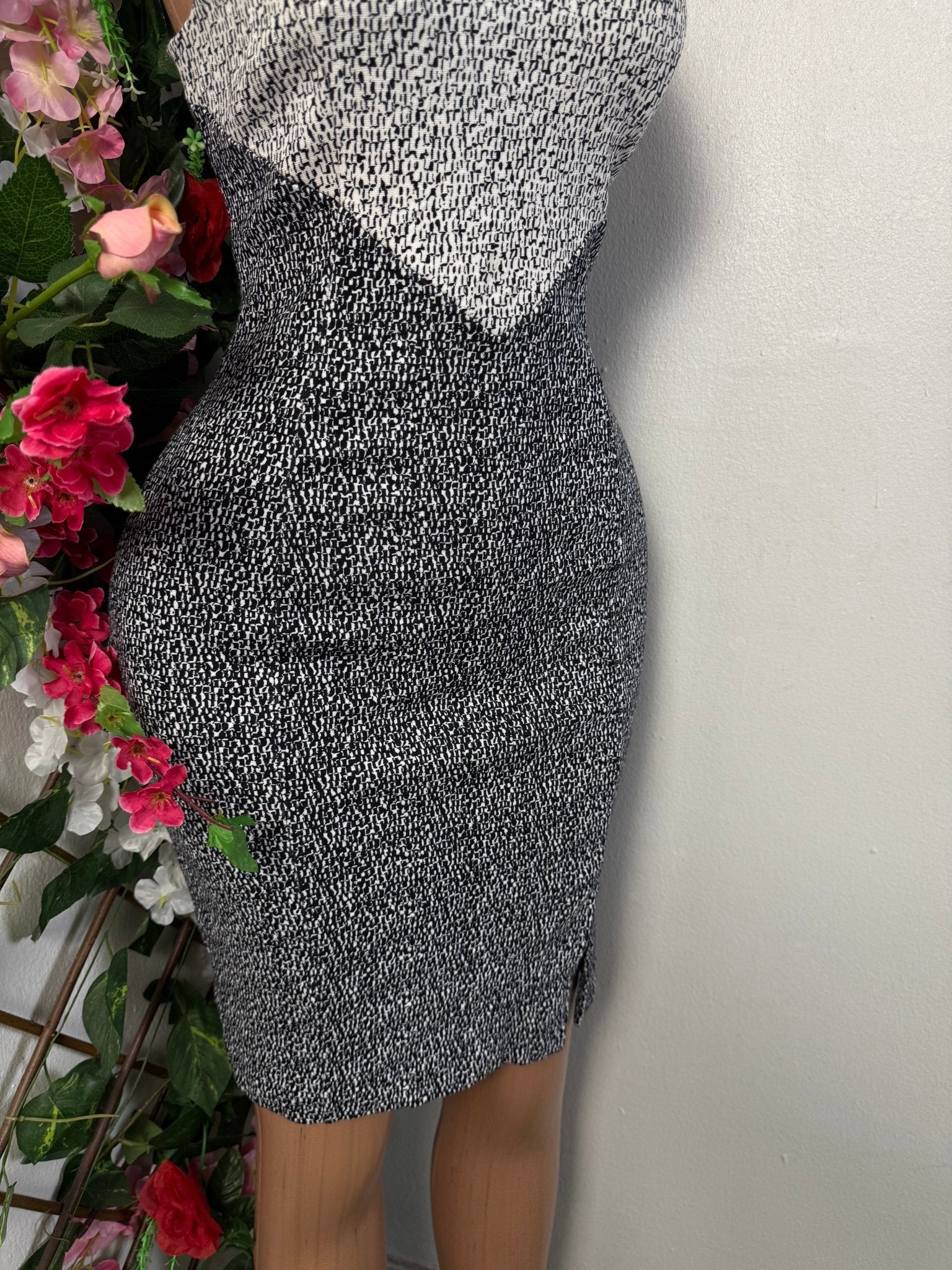 Robe moulante sans manche  - Perluna Store - kinshasa