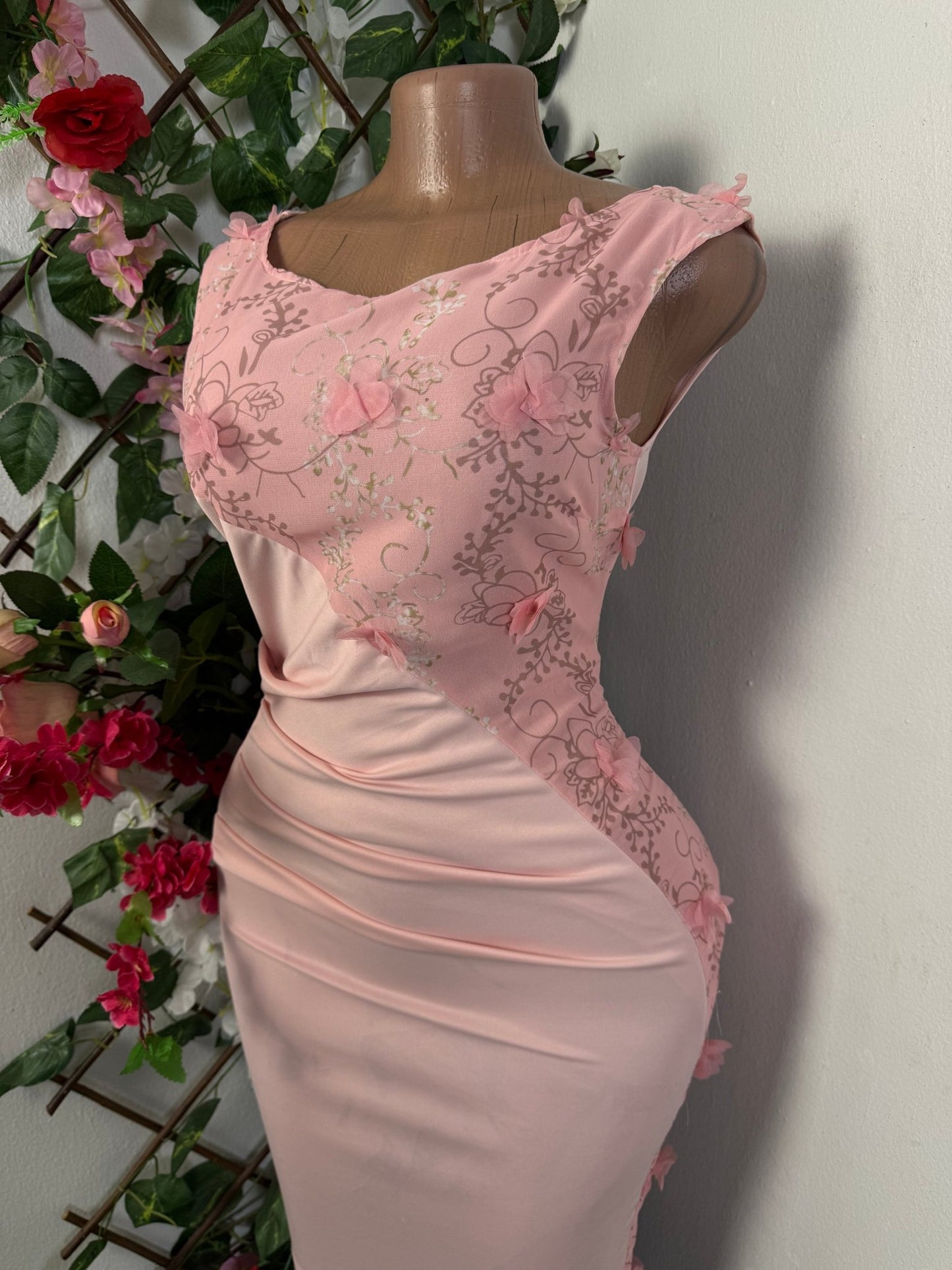 Robe moulante sans manche  - Perluna Store - kinshasa