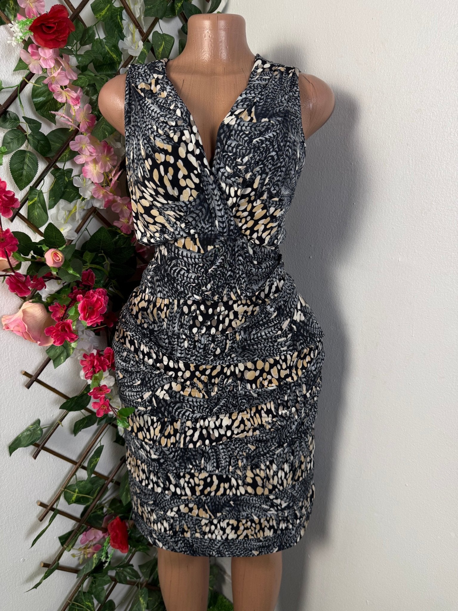 Robe moulante sans manche - Perluna Store - kinshasa