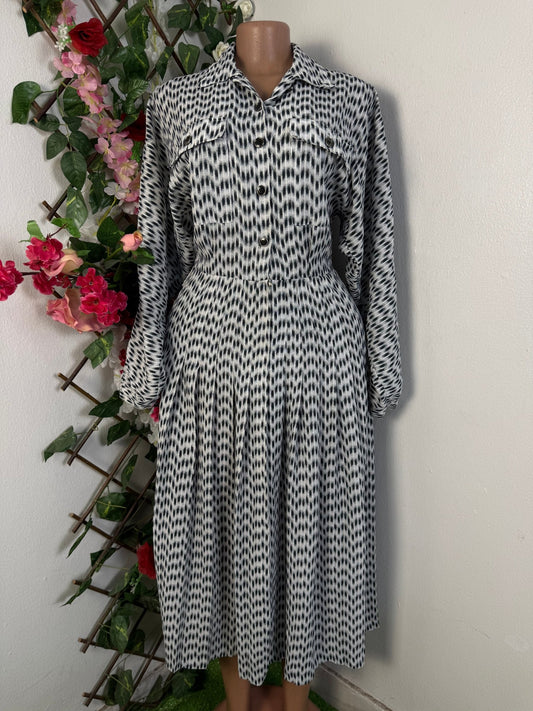 Robe plissé manche longue colle chemise - Perluna Store - kinshasa