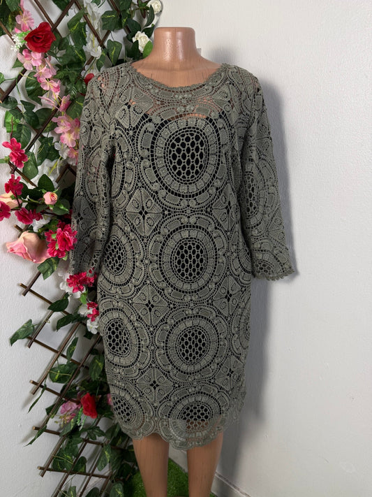 Robe simple avec par - dessus en dentelle - Perluna Store - kinshasa
