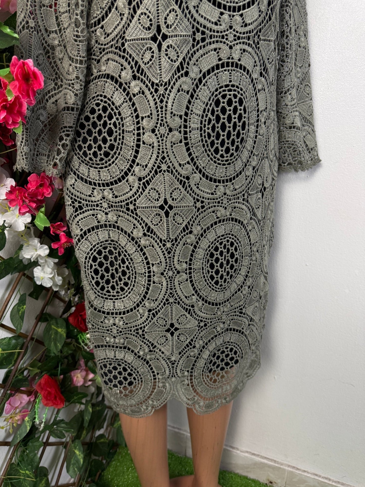 Robe simple avec par - dessus en dentelle - Perluna Store - kinshasa