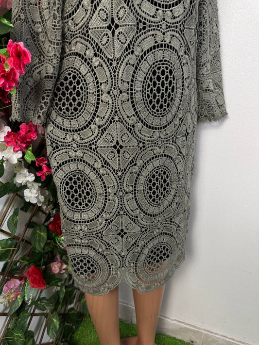 Robe simple avec par - dessus en dentelle - Perluna Store - kinshasa