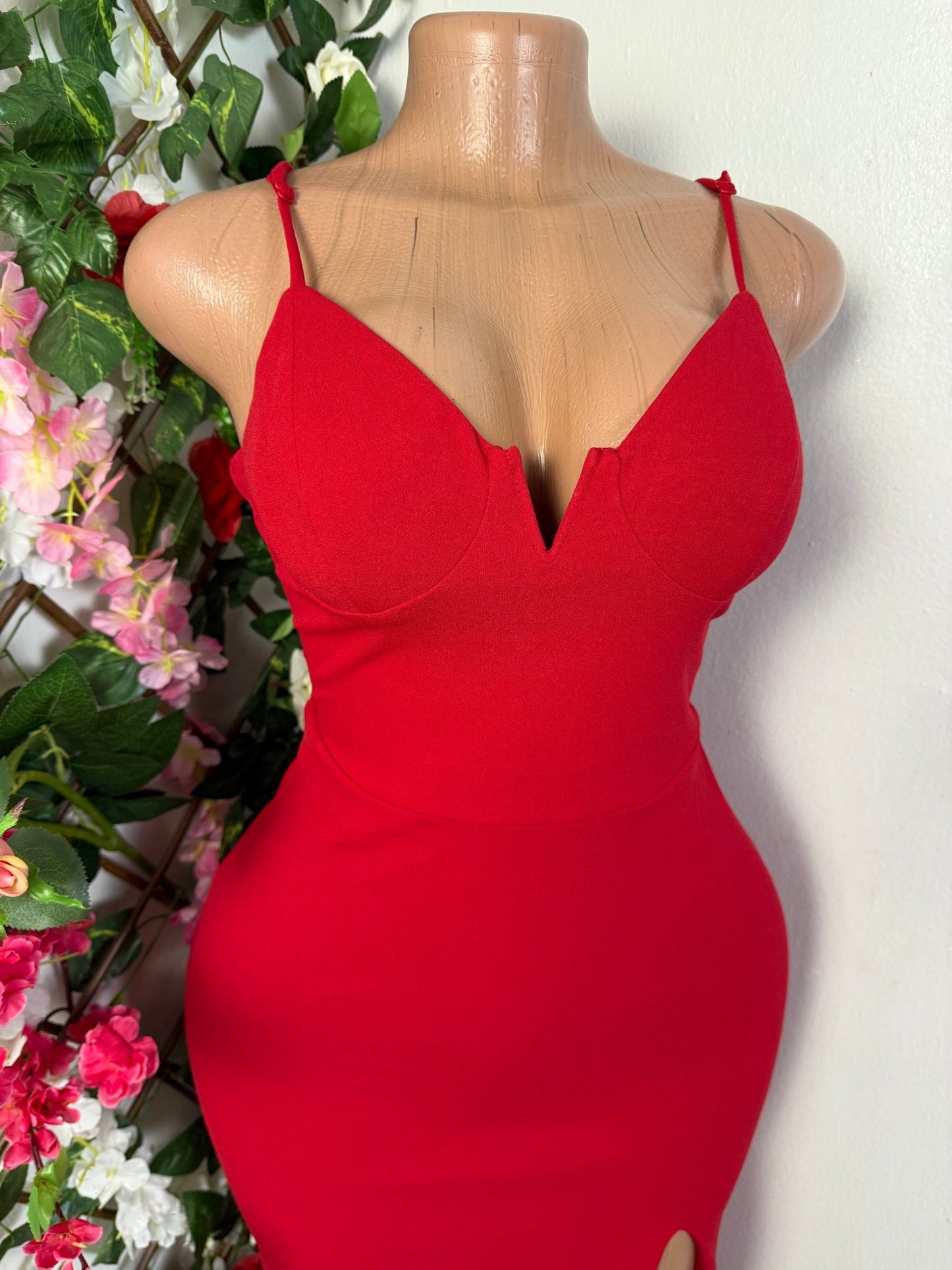 Robe soirée a fine bretelle avec fente - Perluna Store - kinshasa