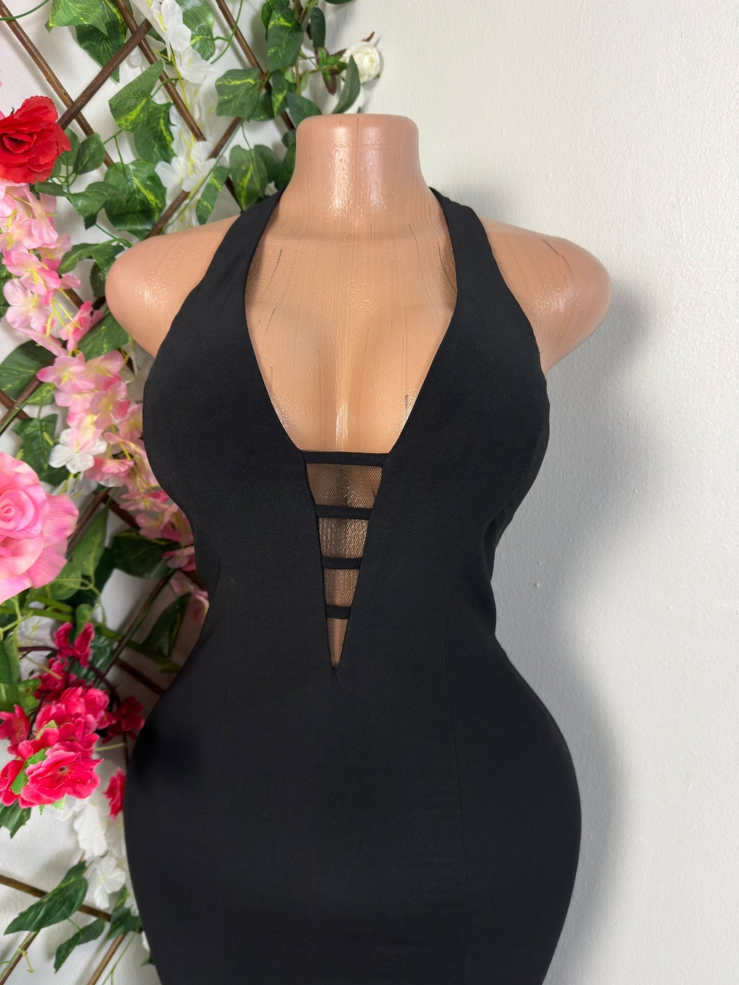 Robe soirée élégante longue sans manche avec fente, dos dénudé en lacée décolleté plongeant - Perluna Store - kinshasa