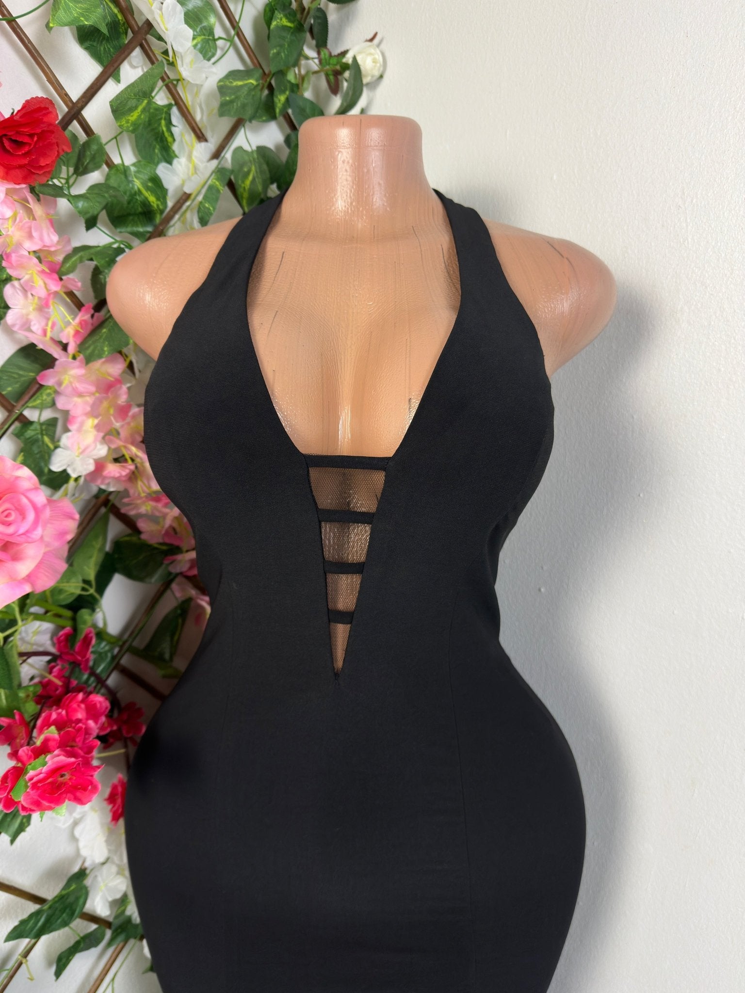 Robe soirée élégante longue sans manche avec fente, dos dénudé en lacée décolleté plongeant - Perluna Store - kinshasa