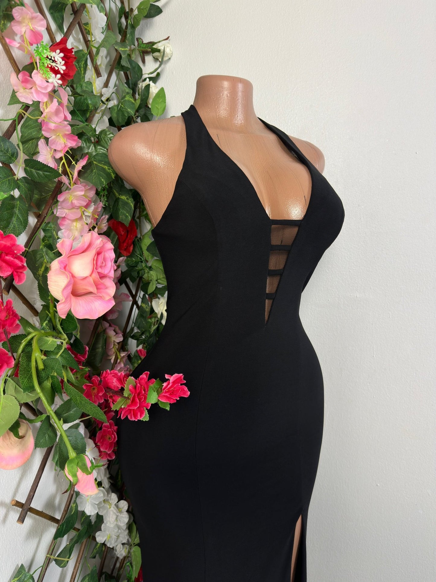 Robe soirée élégante longue sans manche avec fente, dos dénudé en lacée décolleté plongeant - Perluna Store - kinshasa